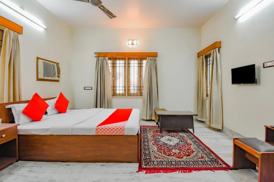 OYO Retro Residency